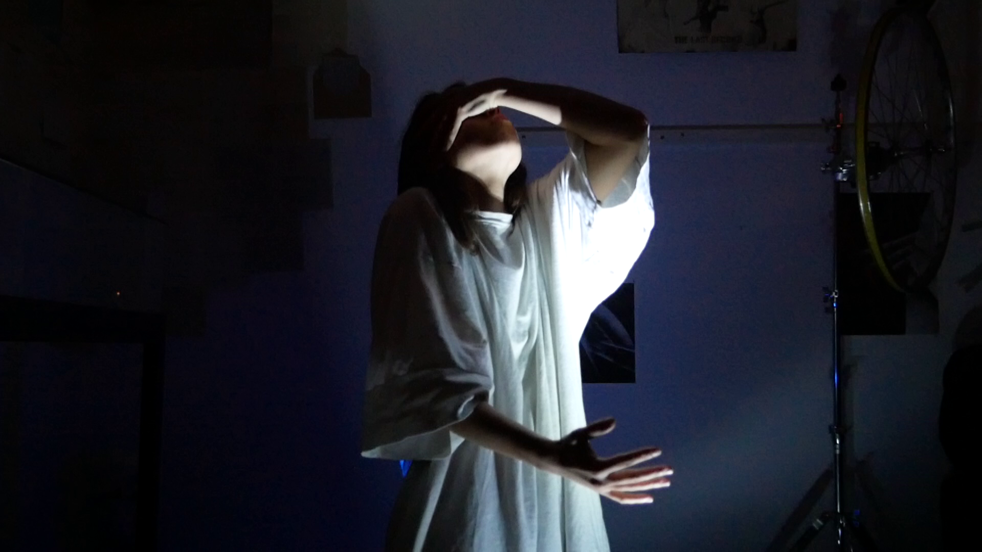 A woman is standing in pose, inspired by the graphical work of Käthe Kolwitz.